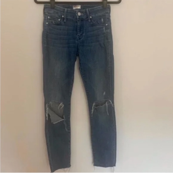 Blue MOTHER Looker Ankle Fray Distressed Denim Jeans in Graffiti Gal [Size 25] - Picture 1 of 5